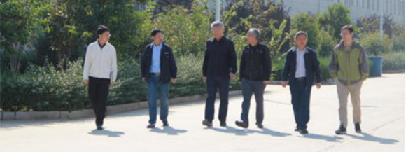 中國機床協(xié)會(huì )王黎明秘書(shū)長(cháng)來(lái)濟南一機視察調研